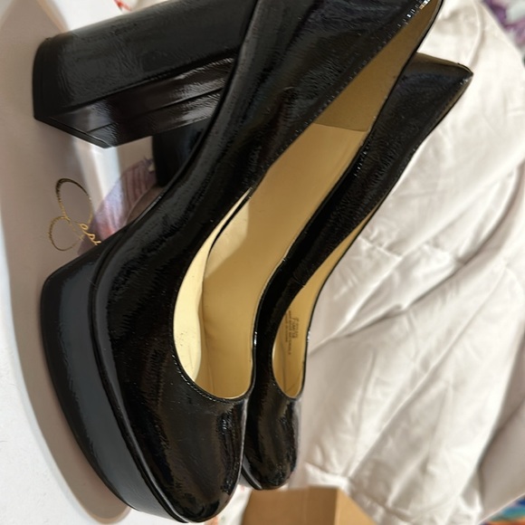 Jessica Simpson size 7.5 black Patton, leather platform heels only worn once - Picture 5 of 5